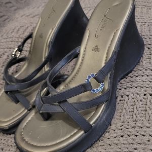 Fioni size 8.5 Blue scrappy wedge sandals